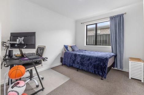 Photo of property in 18 Pateke Drive, Kenepuru, Porirua, 5022