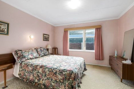 Photo of property in 81 Breaker Bay Road, Breaker Bay, Wellington, 6022