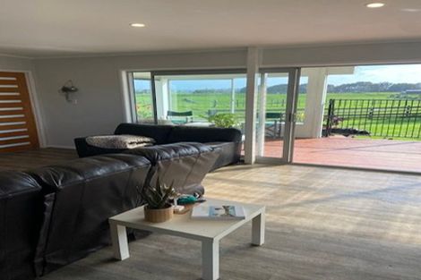 Photo of property in 84 Kaihau Road, Karioitahi, Waiuku, 2683