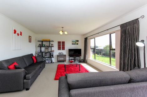 Photo of property in 4 Ash Place, Whalers Gate, New Plymouth, 4310