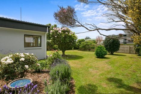 Photo of property in 3 Prudence Place, Oakura, 4314