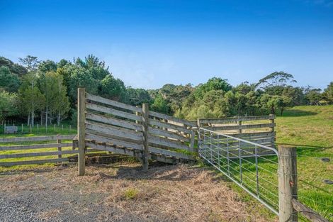 Photo of property in 499 Shelly Beach Road, South Head, Helensville, 0874