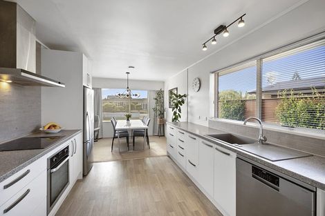 Photo of property in 24 Manu Crescent, Upper Vogeltown, New Plymouth, 4310