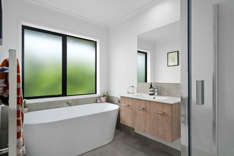 Photo of property in 18a Rose Leigh Drive, Cambridge, 3434