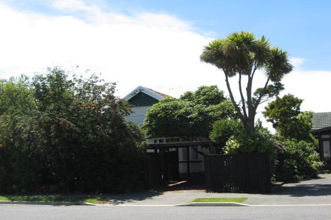 Photo of property in 38 Cleveland Street, Edgeware, Christchurch, 8013