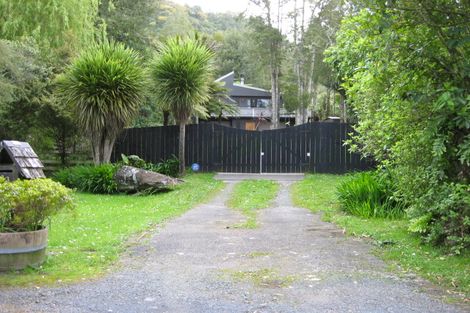 Photo of property in 33 Bush Road, Waiatarua, Auckland, 0604