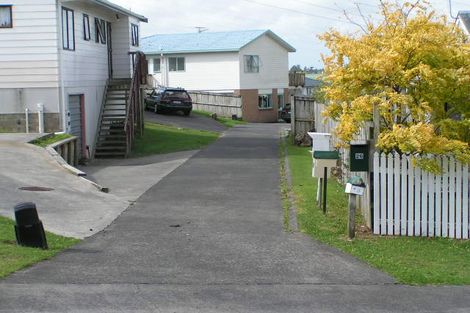 Photo of property in 20 Loughanure Place, Massey, Auckland, 0614
