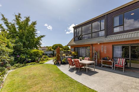 Photo of property in 10 Pyatt Place, Redwood, Christchurch, 8051