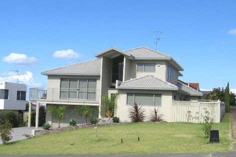 Photo of property in 62 Lagoon Way, West Harbour, Auckland, 0618