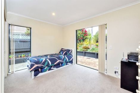 Photo of property in 16 Graven Court, Henderson, Auckland, 0612