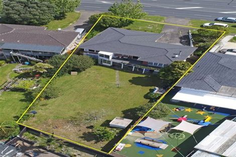 Photo of property in 4247 Great North Road, Glendene, Auckland, 0602