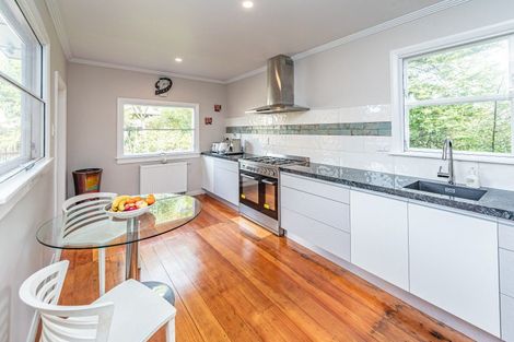 Photo of property in 16 Oakland Avenue, Saint Johns Hill, Whanganui, 4500