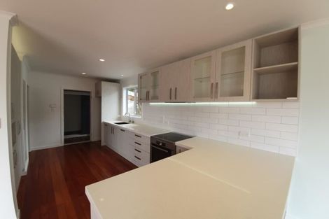 Photo of property in 21 Crispe Road, Clarks Beach, 2122