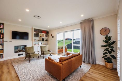 Photo of property in 44 Vaucluse Heights, Fitzherbert, Palmerston North, 4410