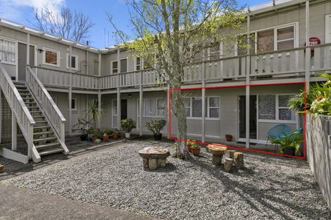 Photo of property in 4/5 Edgars Road, Westmere, Auckland, 1022