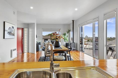 Photo of property in 44 Karamea Street, Whalers Gate, New Plymouth, 4310