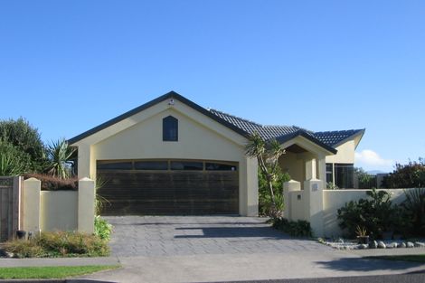 Photo of property in 3 Olliver Grove, Waikanae Beach, Waikanae, 5036
