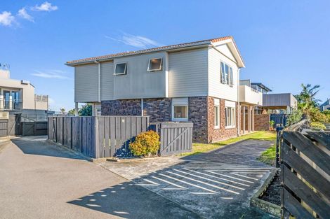 Photo of property in 1/186 Marine Parade, Mount Maunganui, 3116