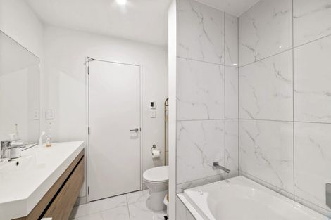 Photo of property in 2/18 Oriental Terrace, Oriental Bay, Wellington, 6011