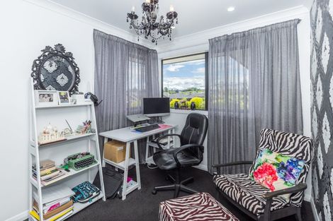 Photo of property in 2 Oak Ridge Drive, Te Awamutu, 3800