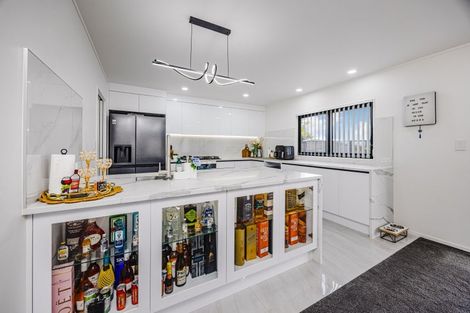 Photo of property in 2/102 Forrest Hill Road, Forrest Hill, Auckland, 0620