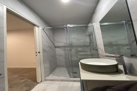 Photo of property in 5/10 Vinifera Place, Fairview Heights, Auckland, 0632