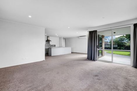 Photo of property in 17 Heta Road, Highlands Park, New Plymouth, 4312