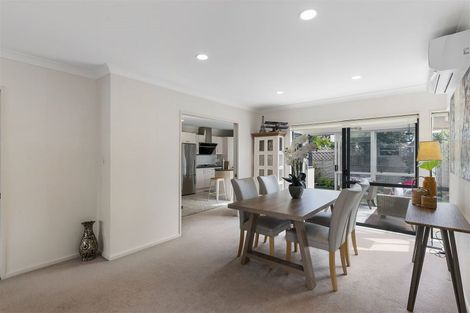 Photo of property in 22 The Esplanade, Eastern Beach, Auckland, 2012