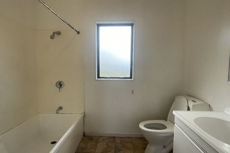 Photo of property in 4 Heversham Place, Glendene, Auckland, 0602