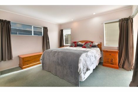 Photo of property in 1 Lakeside Drive, Orewa, 0931