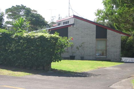 Photo of property in 1/8 Mulberry Place, Glenfield, Auckland, 0629