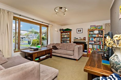 Photo of property in 18 Ward Crescent, Te Atatu Peninsula, Auckland, 0610