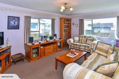 Photo of property in 15 Bundena Place, Clendon Park, Auckland, 2103