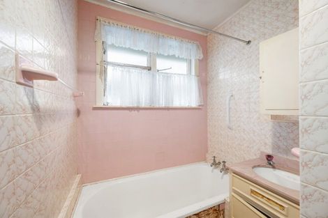 Photo of property in 27 Lees Grove, Wainuiomata, Lower Hutt, 5014