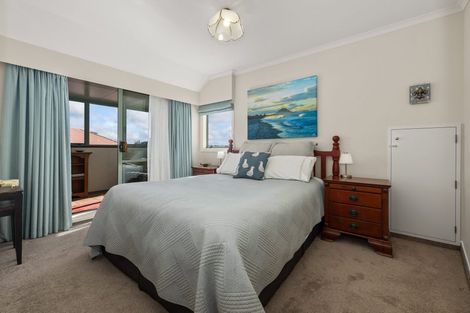 Photo of property in 16 Cranbrook Grove, Waikanae, 5036