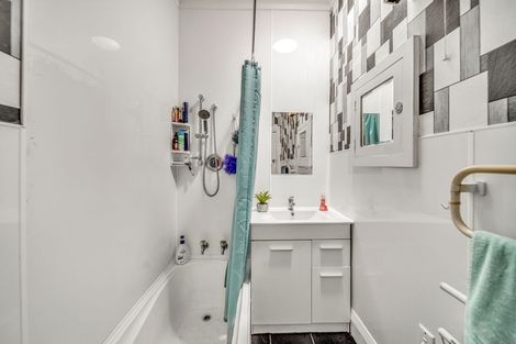 Photo of property in 27 Wills Street, Balaclava, Dunedin, 9011