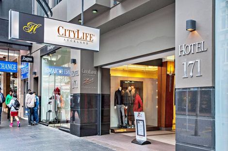 Photo of property in 6 Lancelot Road, Orewa, 0931