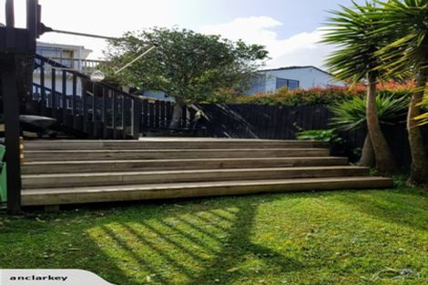 Photo of property in 2/17 Heathglen Place, Bayview, Auckland, 0629