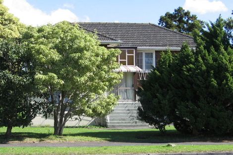Photo of property in 37 Beach Road, Te Atatu Peninsula, Auckland, 0610