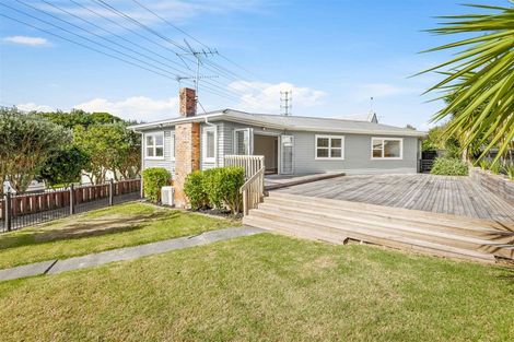 Photo of property in 2 Talavera Place, Te Atatu South, Auckland, 0602
