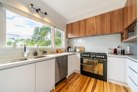 Photo of property in 29 Paekakariki Hill Road, Pauatahanui, Porirua, 5381