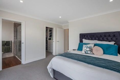 Photo of property in 30 Grumman Lane, Newlands, Wellington, 6037