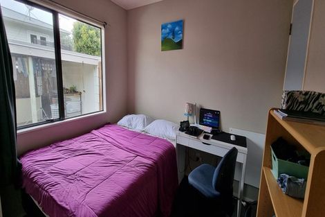 Photo of property in 2/5 September Place, Forrest Hill, Auckland, 0620