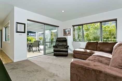 Photo of property in 106 Admirals Court Drive, Greenhithe, Auckland, 0632