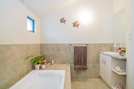 Photo of property in 13 Cooks Lookout, Whitianga, 3510