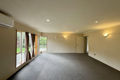 Photo of property in 16 Monash Place, Flat Bush, Auckland, 2016