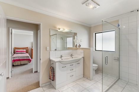 Photo of property in 2 Cadastral Court, Paraparaumu, 5032