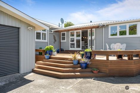 Photo of property in 11 Pinehaven Road, Pinehaven, Upper Hutt, 5019