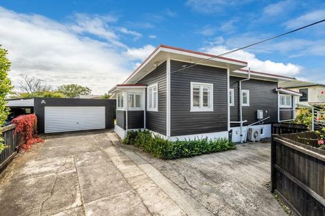 Photo of property in 42a Old Lake Road, Narrow Neck, Auckland, 0624