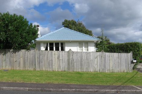 Photo of property in 3 Alma Street, Te Atatu South, Auckland, 0610